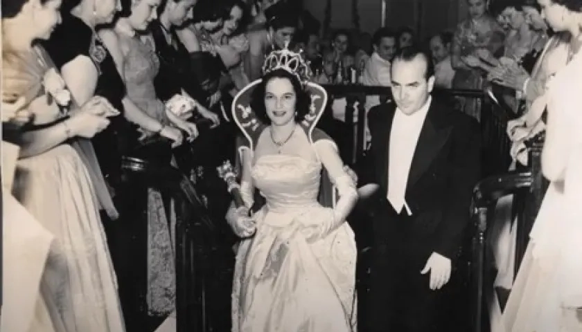 Carolina Manotas, Reina del Carnaval de Barranquilla 1953, el día de su coronación
