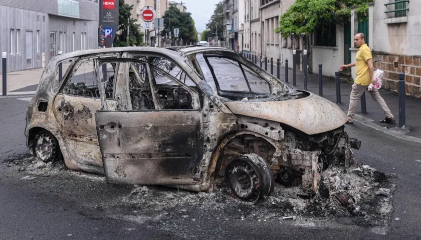 Estragos de las protestas violentas contra la policía francesa.