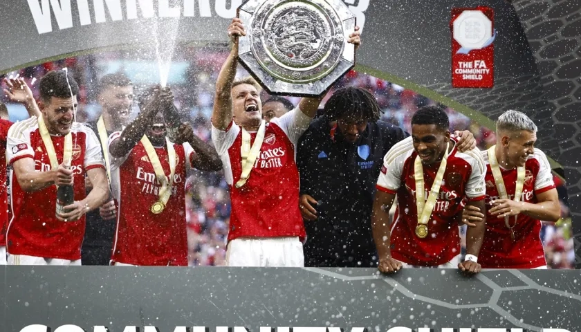 La celebración del Arsenal tras conquistar el título de la Community Shield.