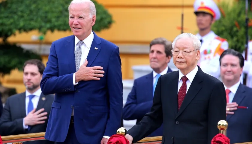 El presidente de Estados Unidos, Joe Biden, y el secretario general del Partido Comunista de Vietnam, Nguyen Phu Tron.