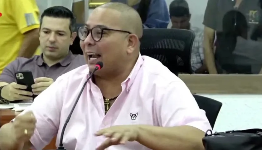 Juan Carlos Ospino, concejal de Barranquilla, fue aplaudido por sus colegas tras 16 años en la corporación