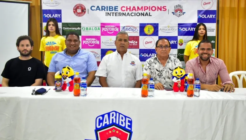 Armando 'Ringo' Amaya, Carlos Bolívar y Francisco Sánchez durante el lanzamiento del torneo. 