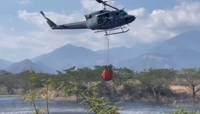 Helicóptero Bell-212 ‘Rapaz’.