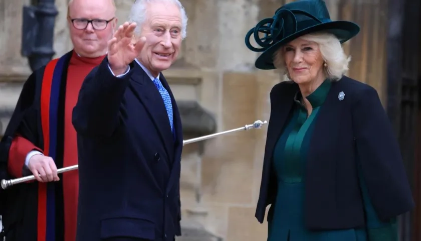 El rey Carlos III y la reina Camila en la misa de Pascua este domingo.