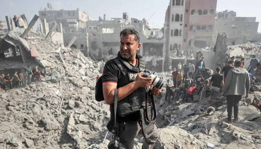 Uno de los reporteros palestinos que cubren la guerra en Gaza