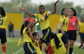 Jugadoras de la selección femenina de fútbol de Colombia, que ganaron los Bolivarianos. 