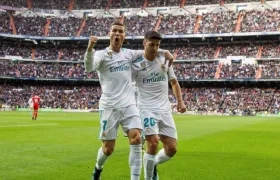 Cristiaro Ronaldo celebra un gol ante la vista del Santiago Berbabéu.