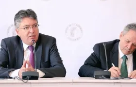 Mauricio Cárdenas, ministro de Hacienda, y el gerente del Emisor, Juan José Echavarria.