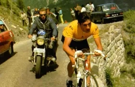 Eddy Merckx lanza un ataque ganador en el Tour de Francia de 1968.
