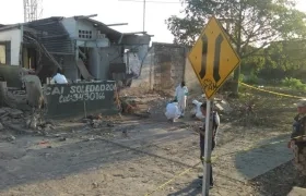 En total fueron cinco los policías y dos civiles lesionados levemente por la activación de un nuevo artefacto explosivo en el Cai de Soledad 2000