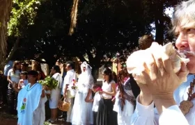  Las bodas de personas con árboles en México son para crear conciencia sobre el cuidado del medio ambiente.