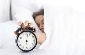  Una persona con trastornos del sueño pierde el control en los horarios de alimentación.