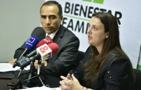 El superintendente Nacional de Salud, Luis Fernando Cruz Araújo y la Directora del ICBF, Karen Abudinen. 