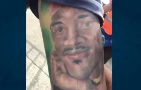 Tatuaje de Will Smith que luce un fan del actor en Cartagena.