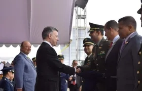 El Presidente Santos condecoró a militares que participaron en la Operación Jaque y los ascendiól