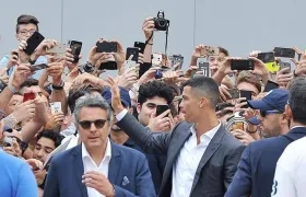 Cristiano Ronaldo llegó en medio de ovaciones a pasar el reconocimiento médico.