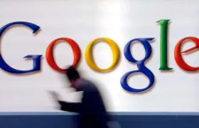  Bruselas alega que Google exigió a los fabricantes que preinstalasen sus servicios de búsqueda.