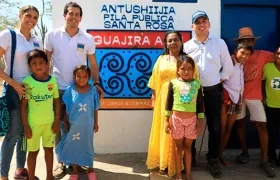 Ministro de Vivienda, Jonathan Malagón y viceministro de Agua, Jose Luis Acero, durante una de las jornadas en La Guajira. 