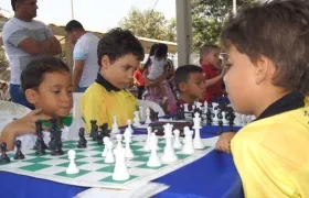 Niños participando en el torneo de ajedrez este fin de semana en Malambo.
