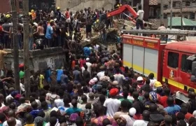  Se derrumbó un edificio de tres pisos de una escuela en  Lagos, la capital de  Nigeria.