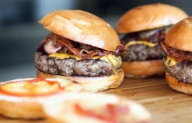 La hamburguesa gana cada vez más adeptos en todo el mundo.
