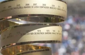 El trofeo del Giro de Italia lleva marcado al ganador de cada una de las ediciones de la competencia. 