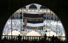 Cada año alrededor de dos millones de fieles de todo el mundo viajan a La Meca.