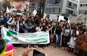 Protesta ante la embajada de Brasil en Bogotá.