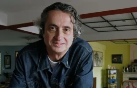 El cineasta colombiano Luis Ospina.