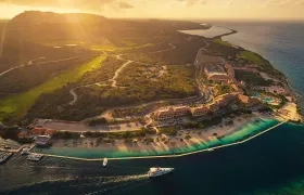 Así se ve desde el aire el Santa Bárbara Beach & Golf Resort Curazao.
