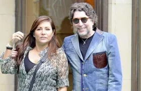 El músico Joaquín Sabina contrajo matrimonio con Jimena Coronado, su compañera de hace 25 años.
