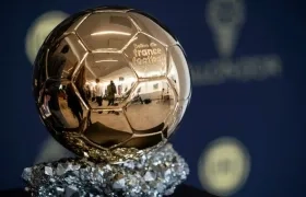 Trofeo Balón de Oro, al mejor jugador de la temporada. 