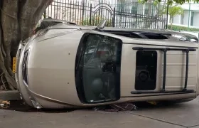El vehículo tras sufrir el accidente. 