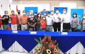 La Gobernadora Elsa Noguera con líderes comunales y secretarios de despacho.