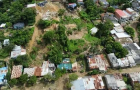 Vista aérea de los barrios afectados por deslizamientos en Cartagena.