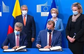 Firma del acuerdo con la Unión Europea.