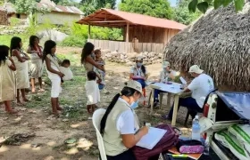 Población infantil Kogui recibe atención médica del Gobierno.