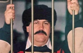 Pablo Escobar en la cárcel de máxima seguridad.