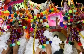 Fotografía de archivo de los bailes realizados por "escolas" de samba en el desfile en Río de Janeiro