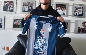 Cristian Arango con la camiseta de su nuevo equipo.