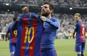 Lionel Messi celebrando un gol con el Barcelona en el Santiago Bernabéu.