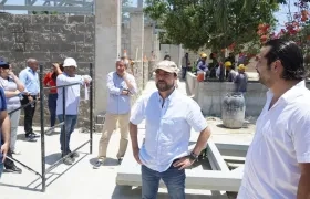 El Alcalde Jaime Pumarejo durante su visita a las obras.
