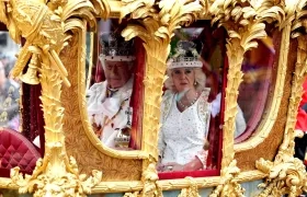 Carlos III y Camila en la Carroza Dorada de Estado