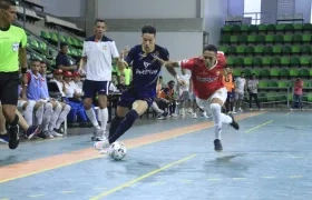 Acción del partido anterior entre Barranquilleros y Barranquilla FC.