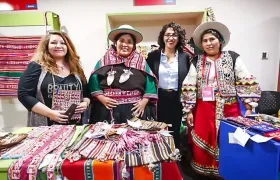 Colombia llevó artesanos que presentarán diversas obras de joyería.