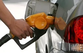 Ley para bajar precio de la gasolina será presentada en el Congreso.