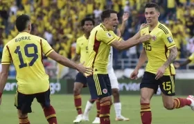 Matheus Uribe celebrando el segundo gol junto con sus compañeros.