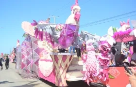 Solsticio de Carnaval, carroza de La Reina Melissa Cure.