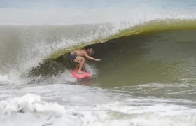 Los surfistas lograron remontar olas de entre 2 y 3,5 metros de altura