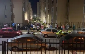 Vecinos se congregaron alrededor del bloque 2 de 'Pelícano' en Alameda del Río